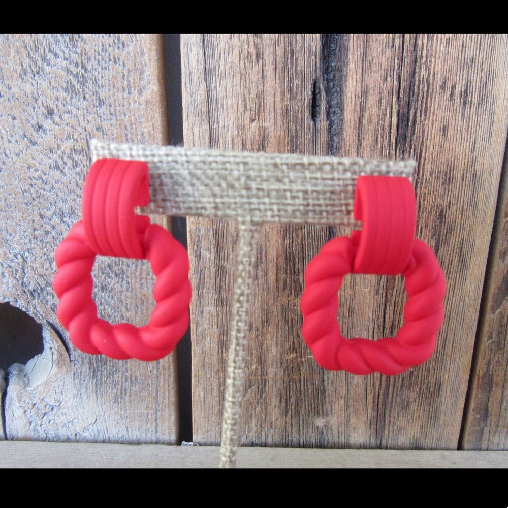NWT Boutique Art Deco Retro Knocker Statement Acrylic Red Earrings | Glamorou